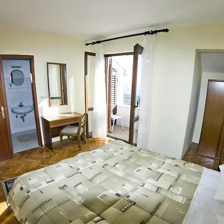 Moretic 3* Orasac